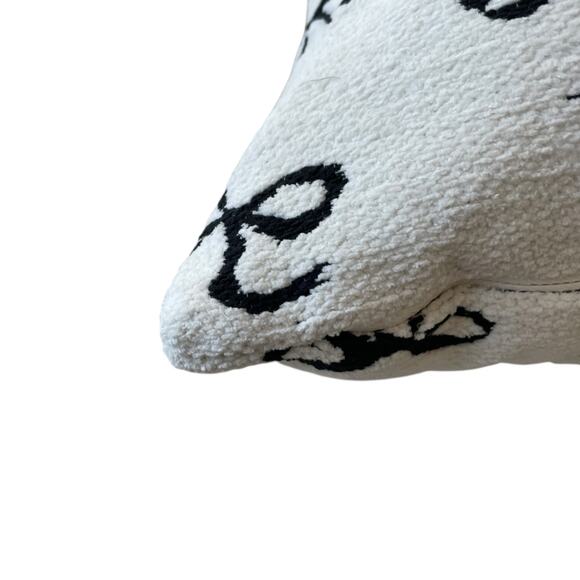 Cynthia Rowley BOW Feather Filled Pillow 20x20 Black & Cream NEW - Picture 10 of 12